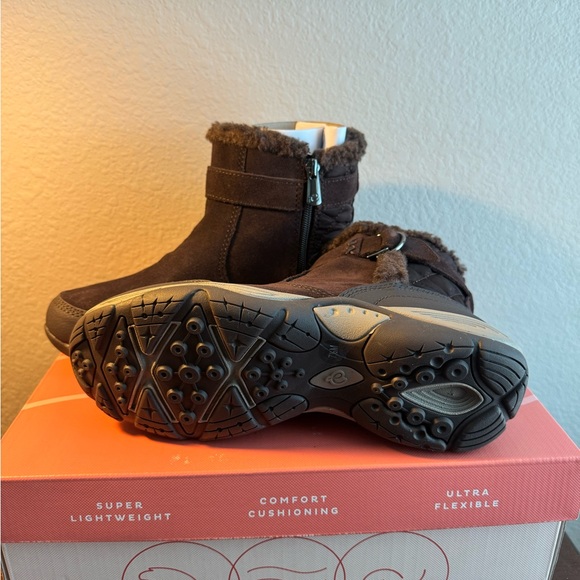 Easy Spirit Elk, Medium, Wide, Winter Boot, Dark Brown Suede - Picture 3 of 4